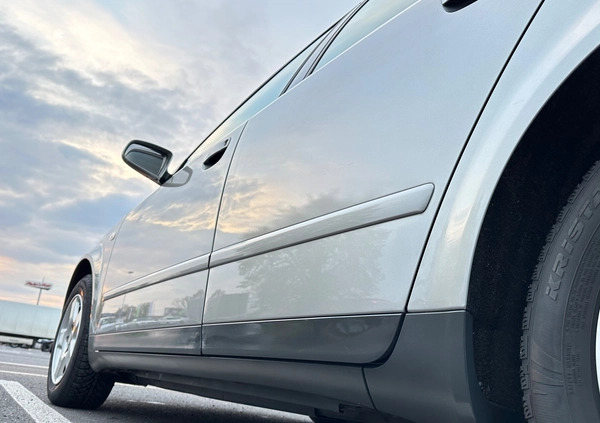 Audi A4 cena 9499 przebieg: 246242, rok produkcji 2002 z Osiek małe 379